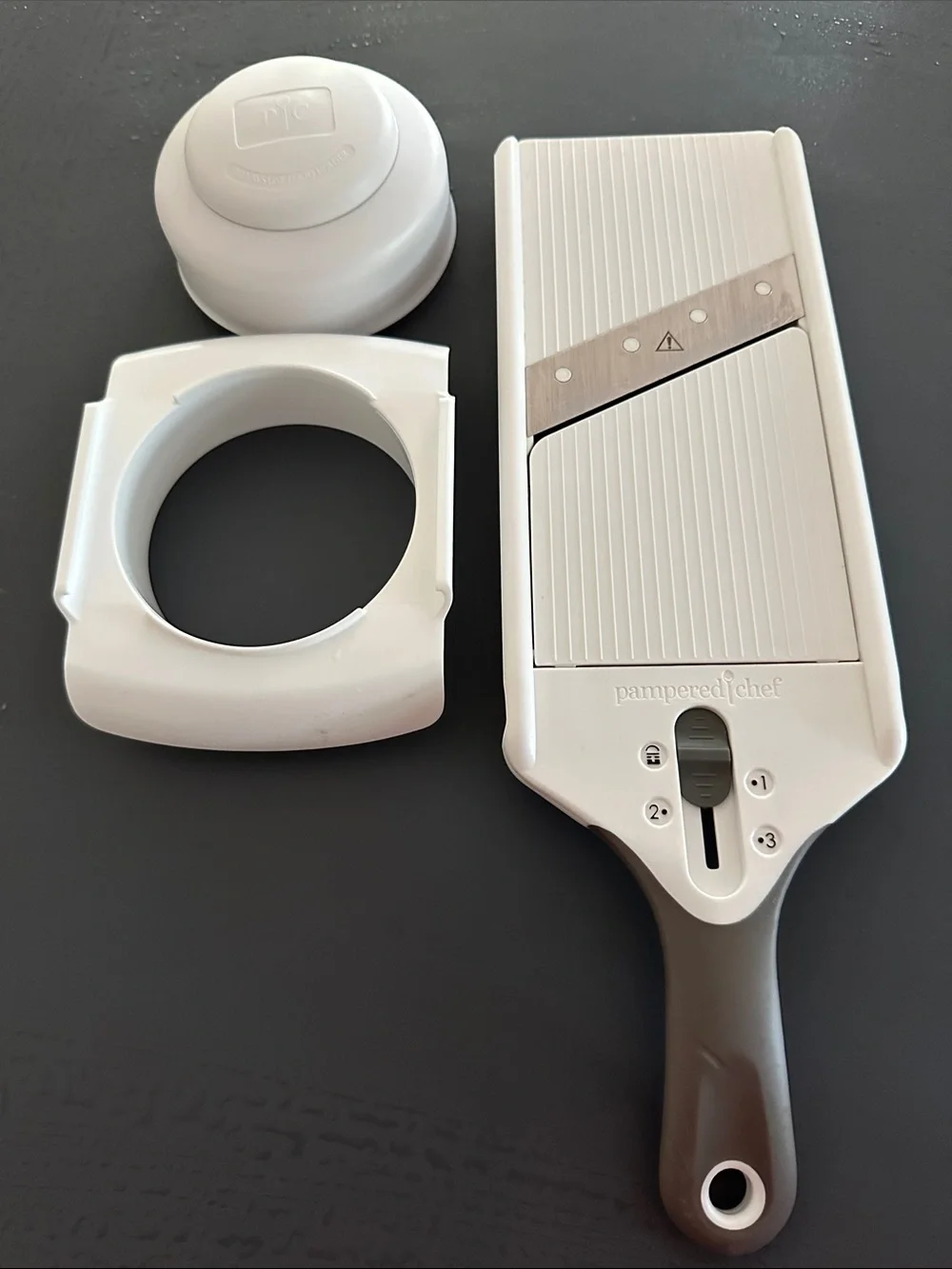 Pampered Chef White Simple Slicer with Safety Holder/locking feature